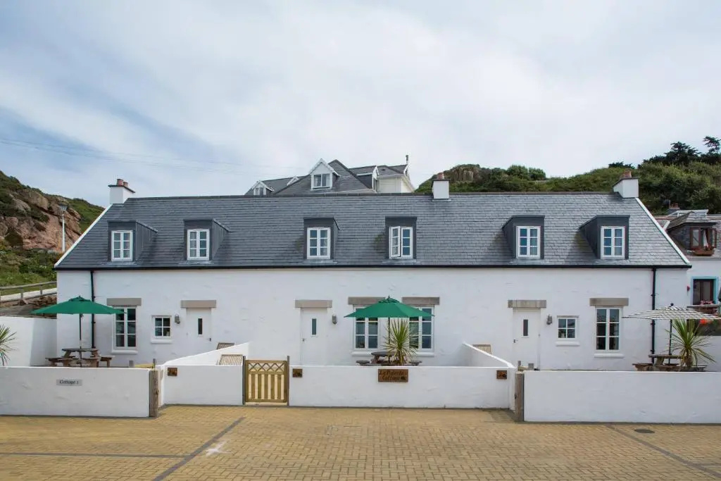 3 Bedrooms Cottage