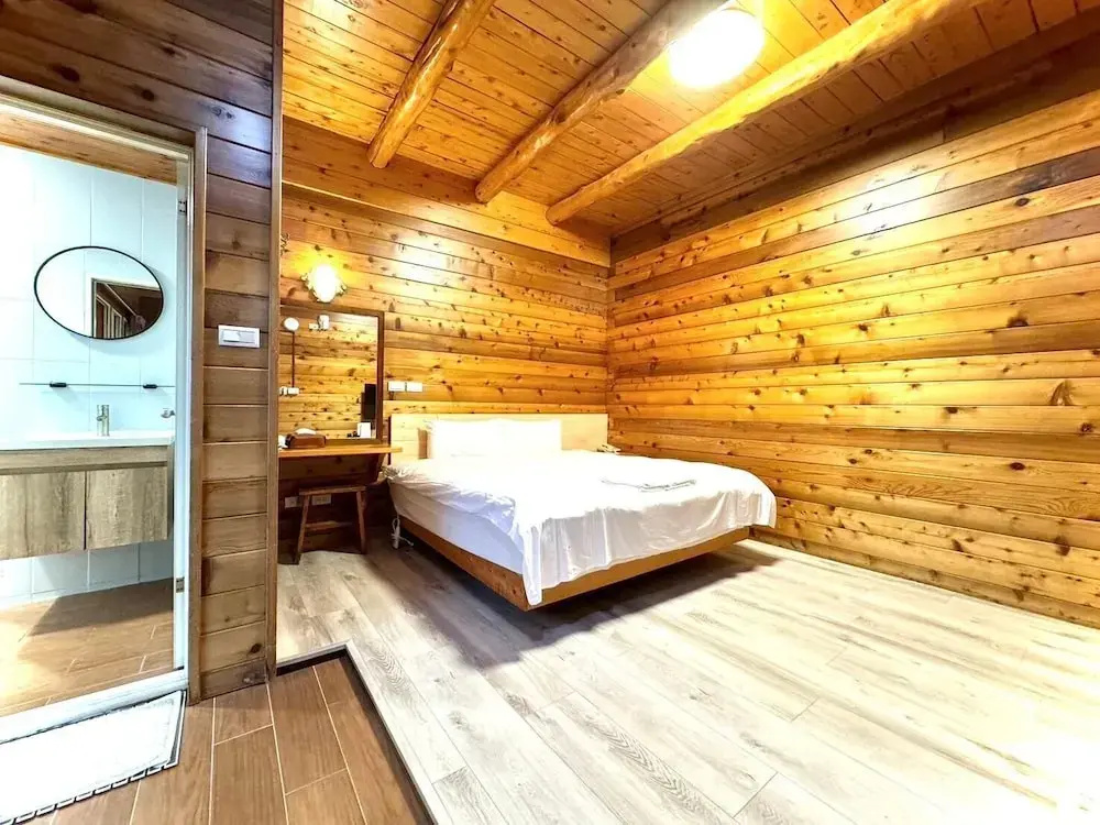 Standard Double room with balcony (full double bed)
