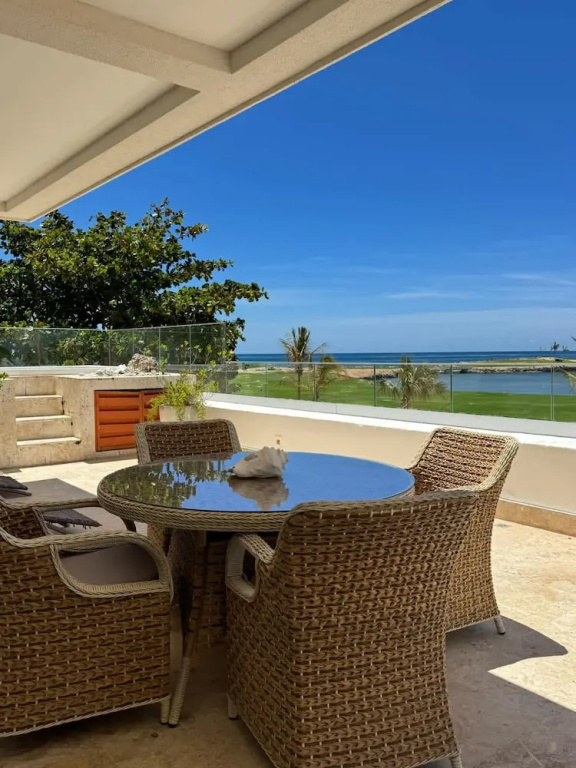 Apt w 2br Ocean View Jacuzzi in Sotogrande