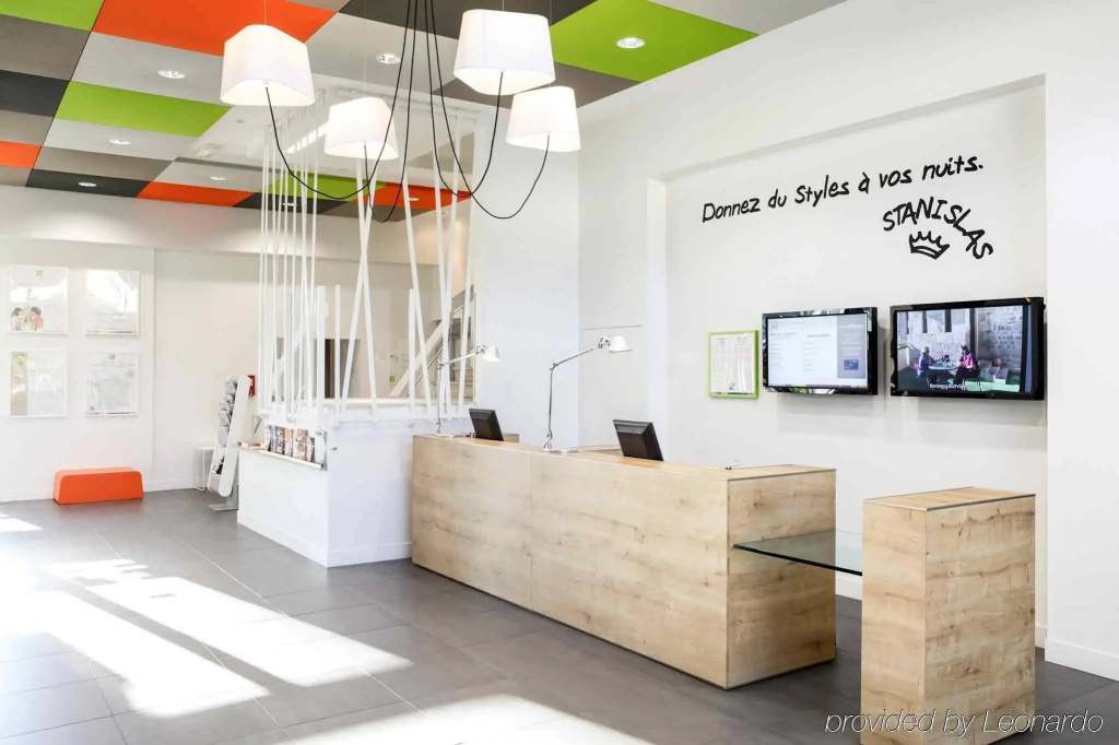 Lobby & Reception