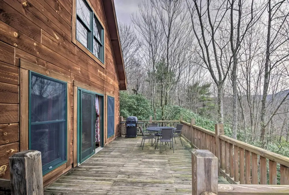 Beech Mountain Cabin w/ 180° Views: Near Hiking!