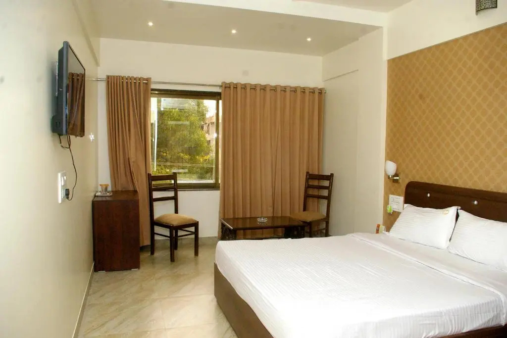 Hotel Gulmohar Pride - Chambres