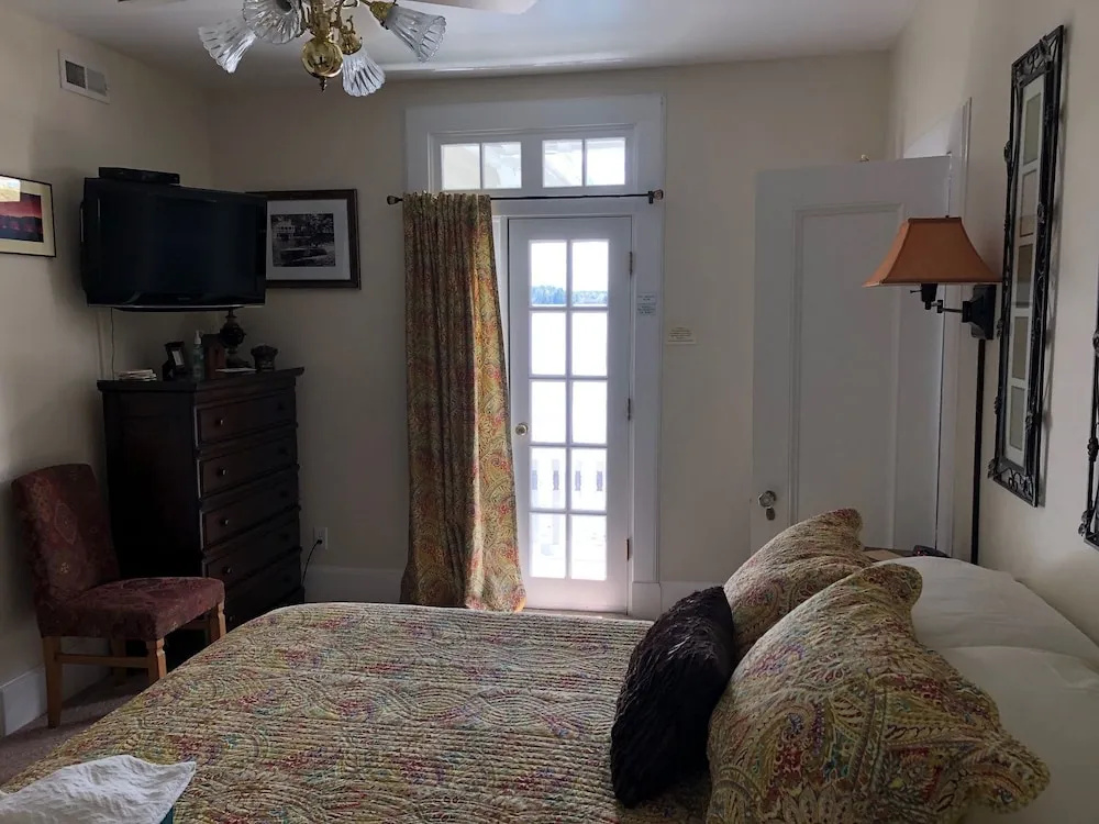 Standard room with balcony and with lake view