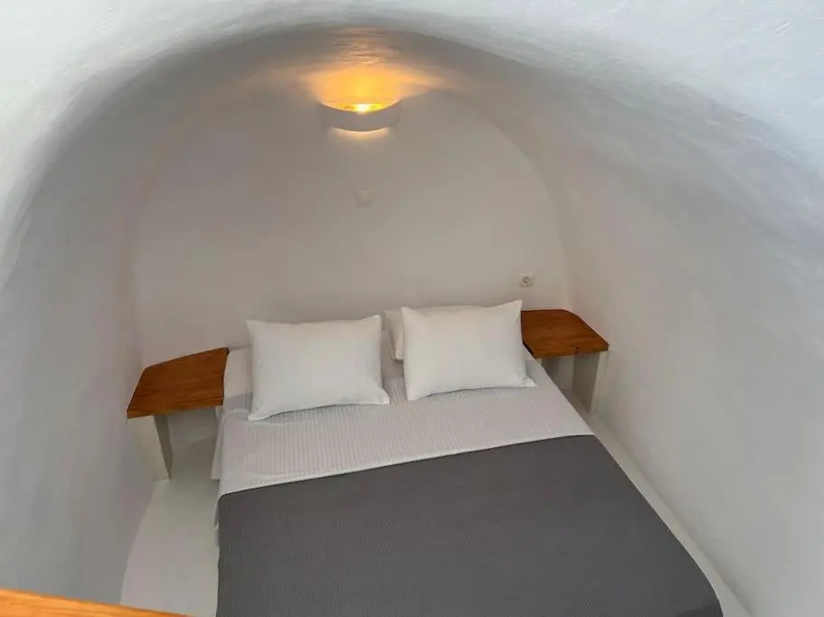 Lioyerma Cave Villa2 with Private Hot Tub