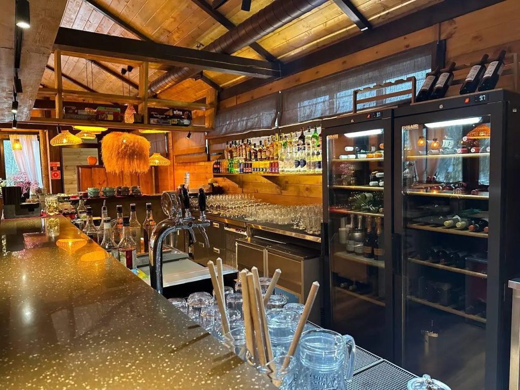 Food & Beverage