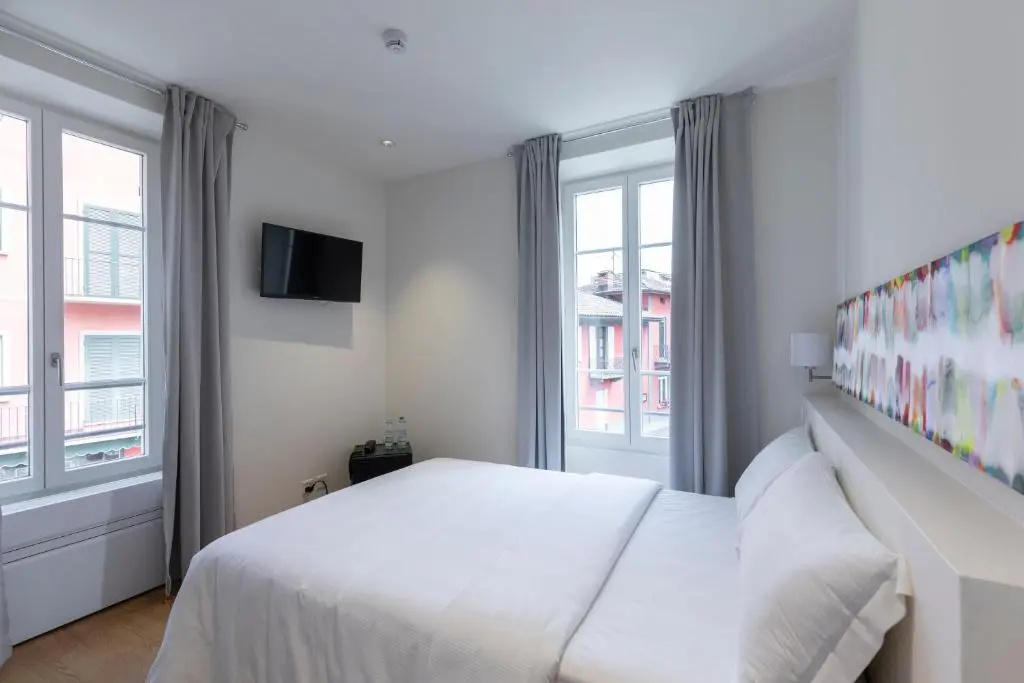 Standard Double room with street view full double bed