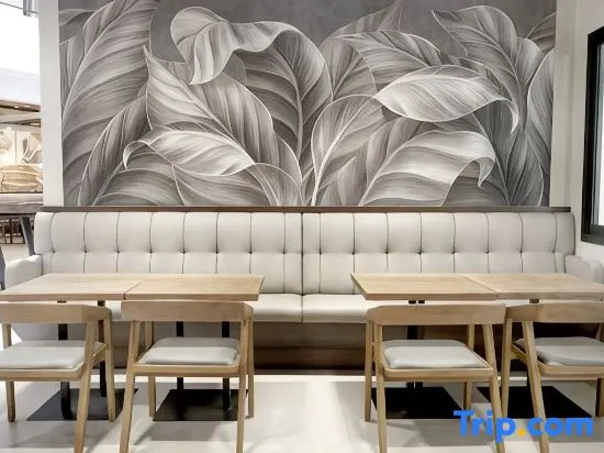 Spot 43 Cafe and Hotel