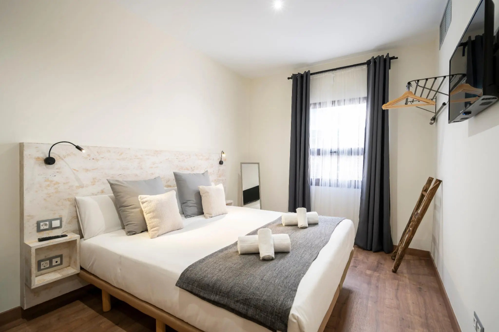 Executive Double room (full double bed)