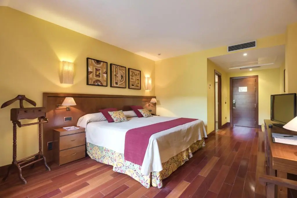Superior Double room with view (full double bed)