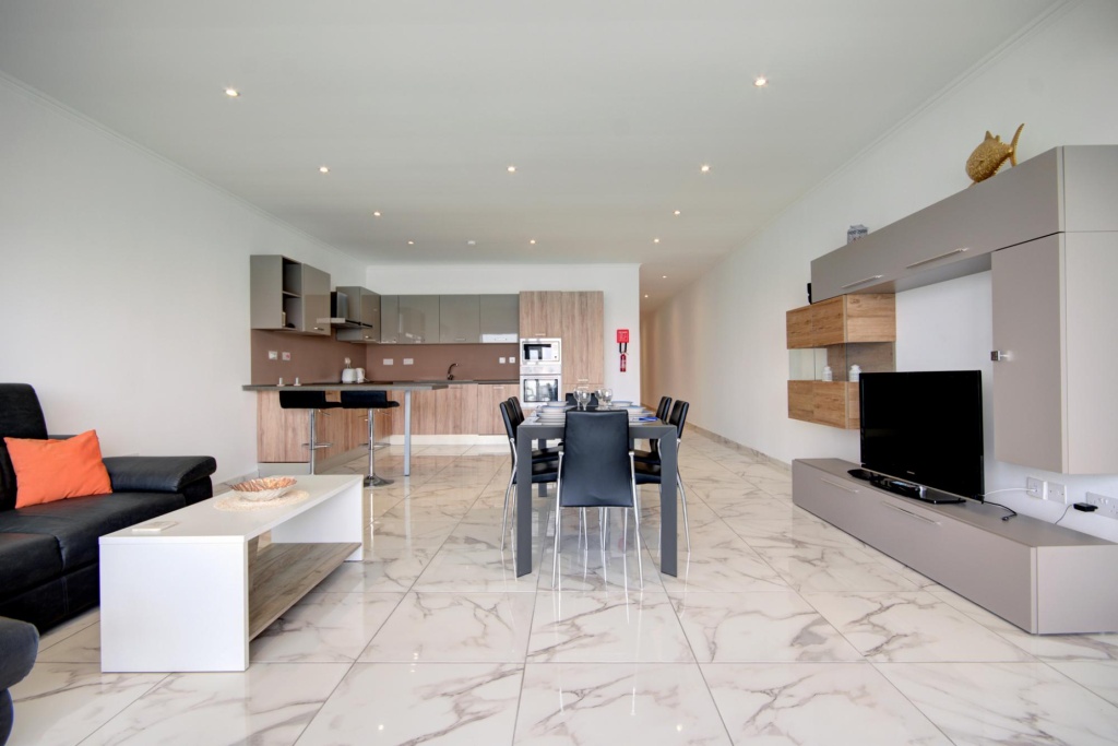 ★ Enjoy Beach & Sea Views in a Modern 3 BR APT ★