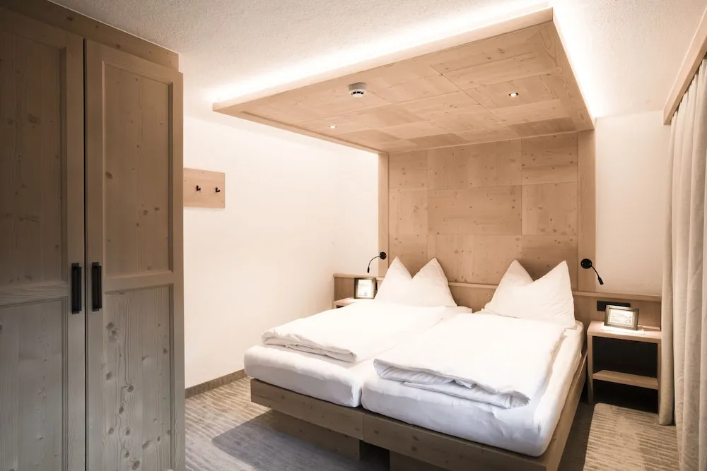 Standard Double room with balcony (full double bed)