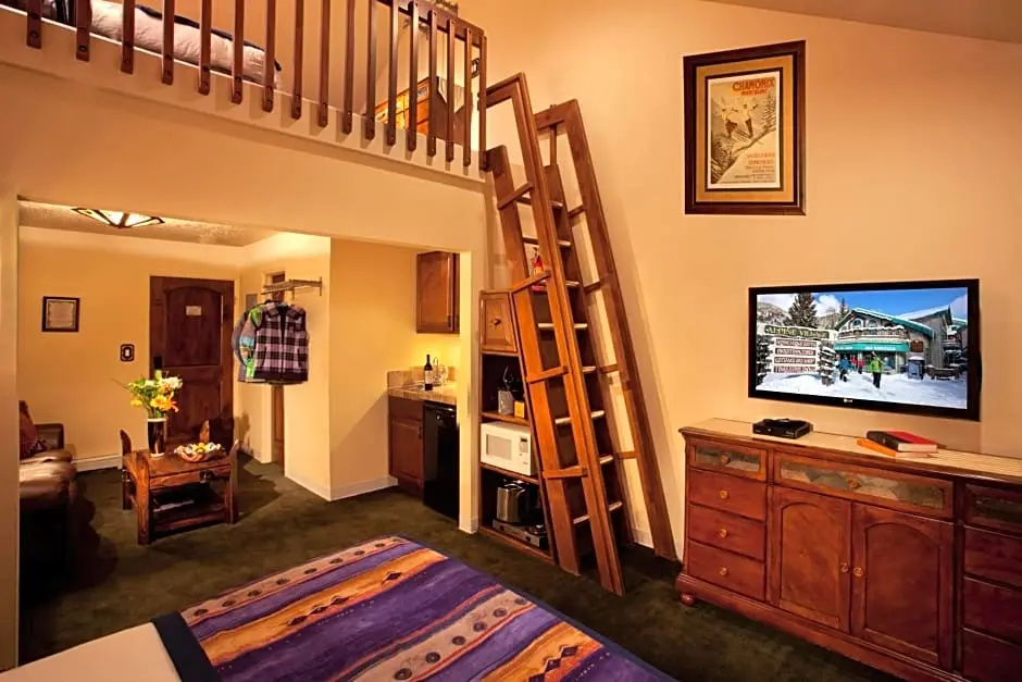 Alpine Village Suites - Chambres