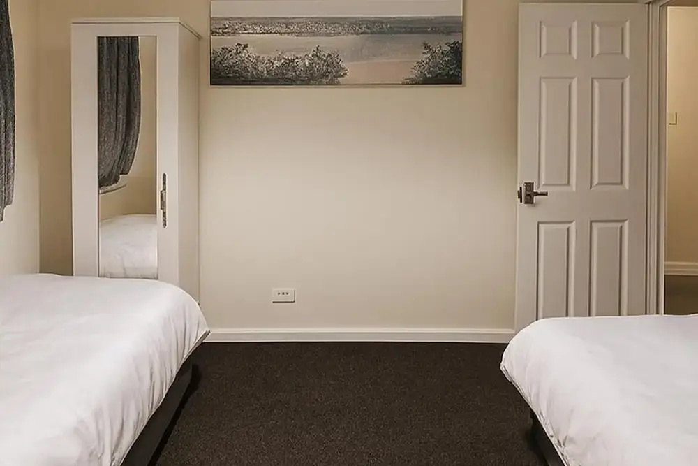 House-sleeps 5 Person -etihad Stadium 15 min Drive