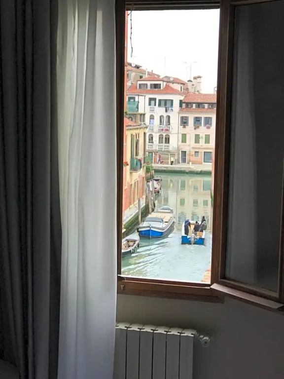 Standard room with canal view