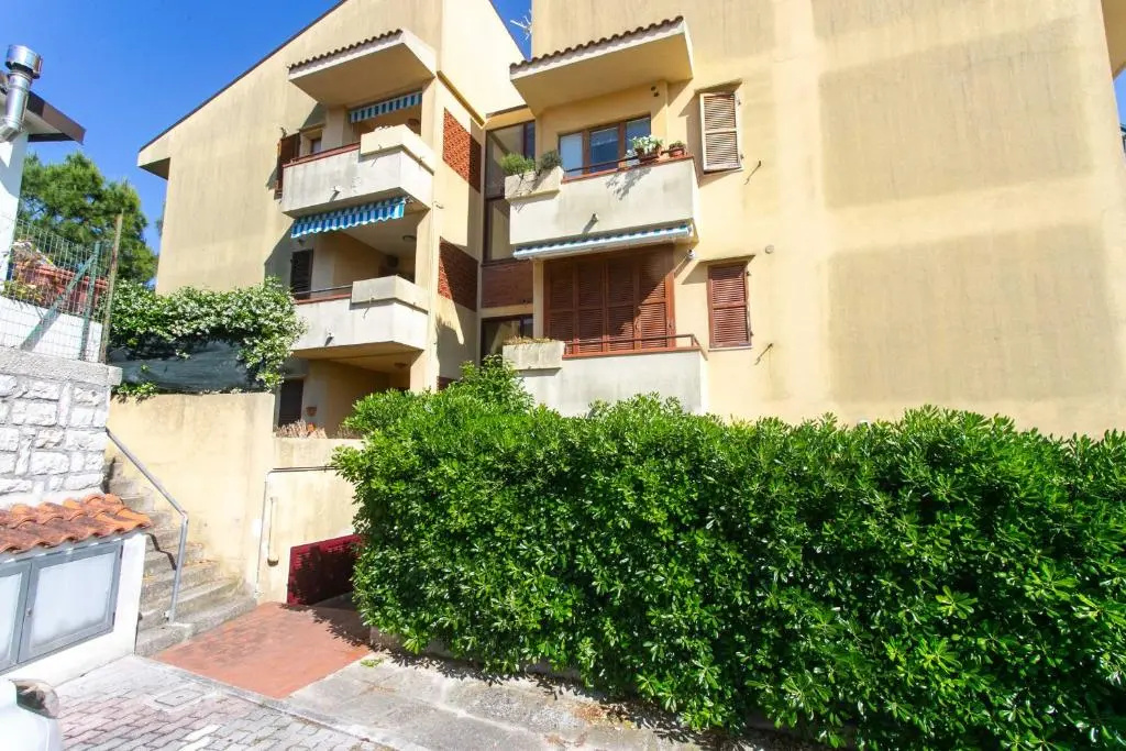N215 - Numana, trilocale con portico
