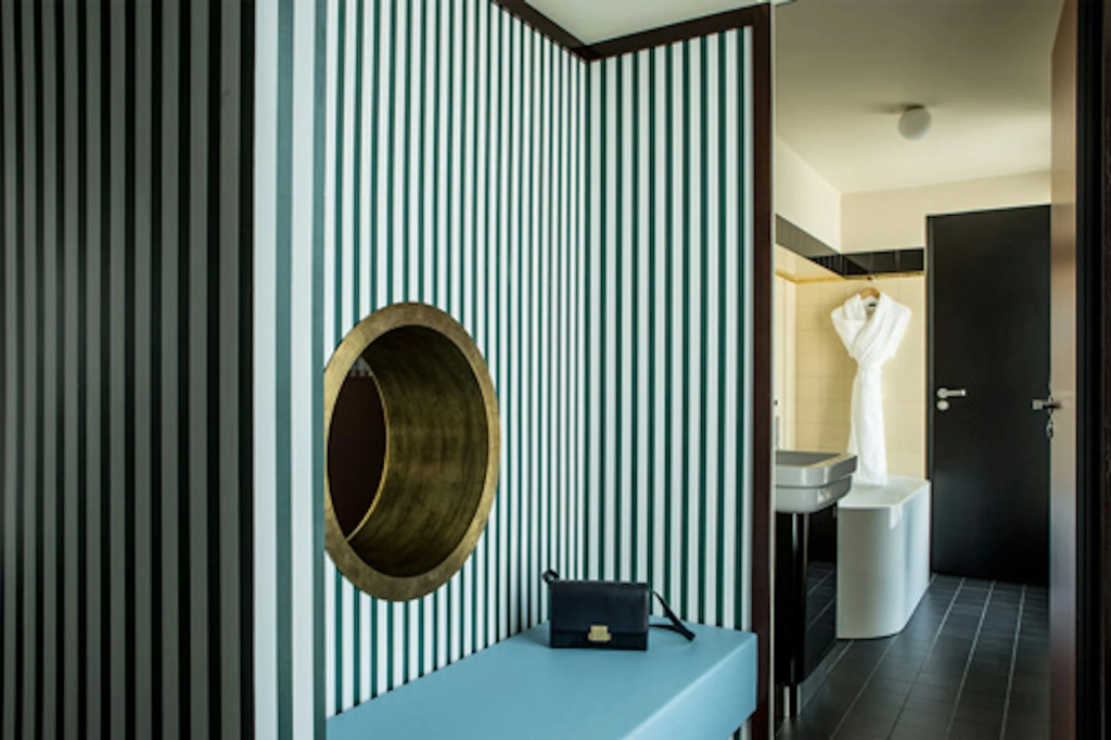 Hôtel du Rond-Point des Champs-Élysées 27