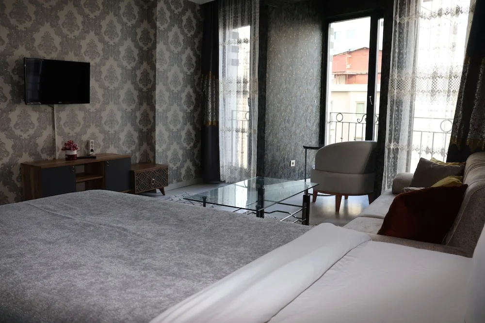 Dt Suites — 2