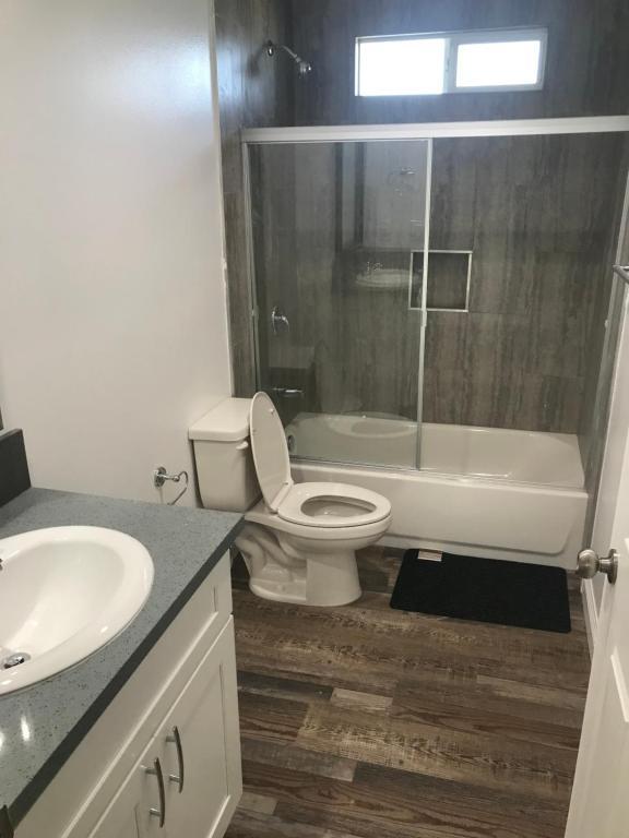 Кровать в общем номере в A1 LA City Hostel
