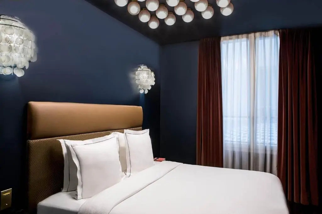 Hôtel du Rond-Point des Champs-Élysées 68
