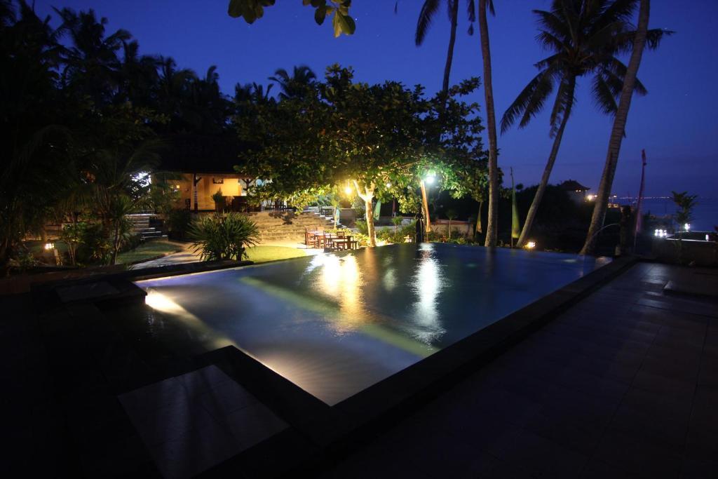 Secret Point Huts by null