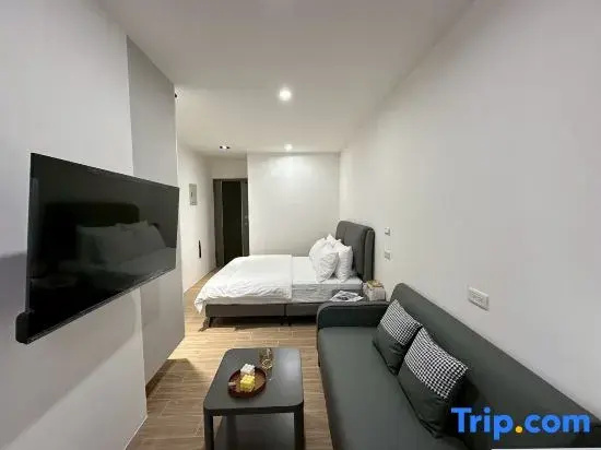 Double Suite (full double bed)