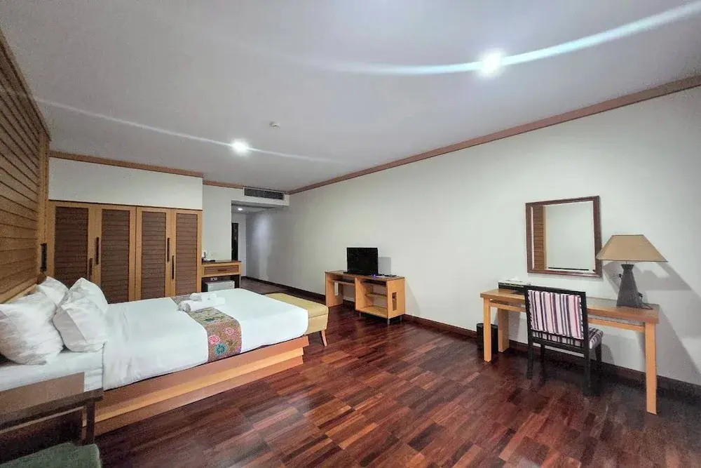 Deluxe Double room with balcony (full double bed)