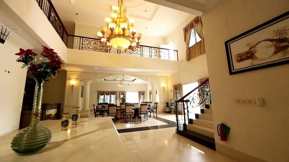 Lobby & Reception