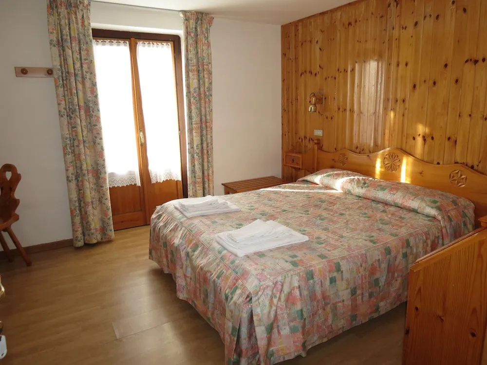 Standard Triple room with mountain view