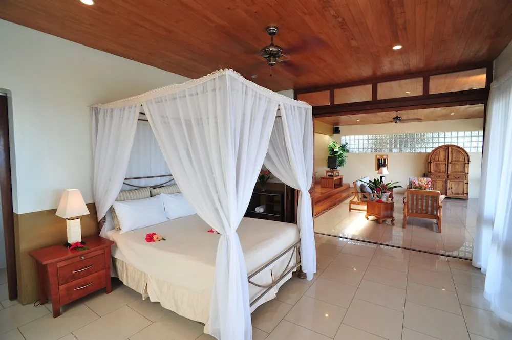 2 Bedrooms Villa