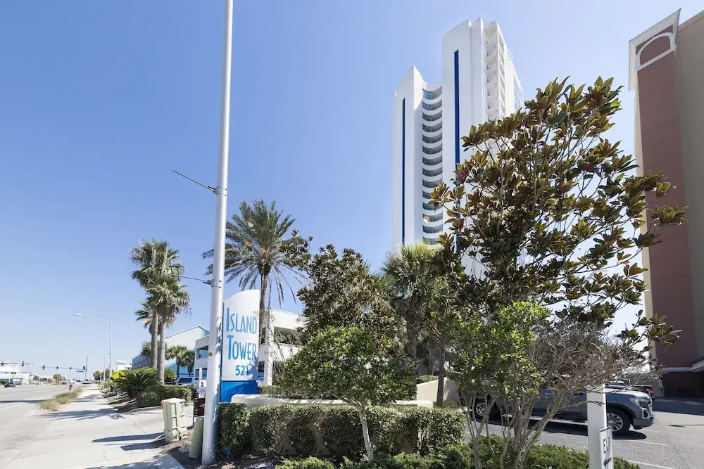 Island Tower 701