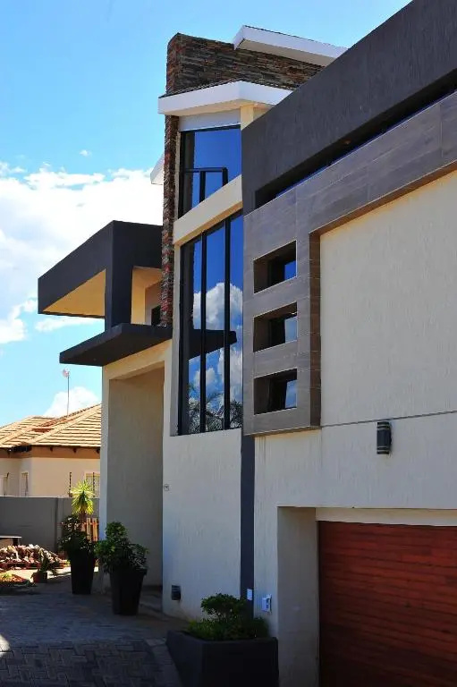 Square Connexions Guest House