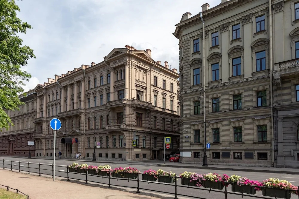City of Rivers Admiralteyskaya 10