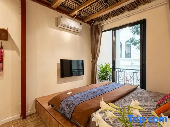 Suite with balcony and with street view