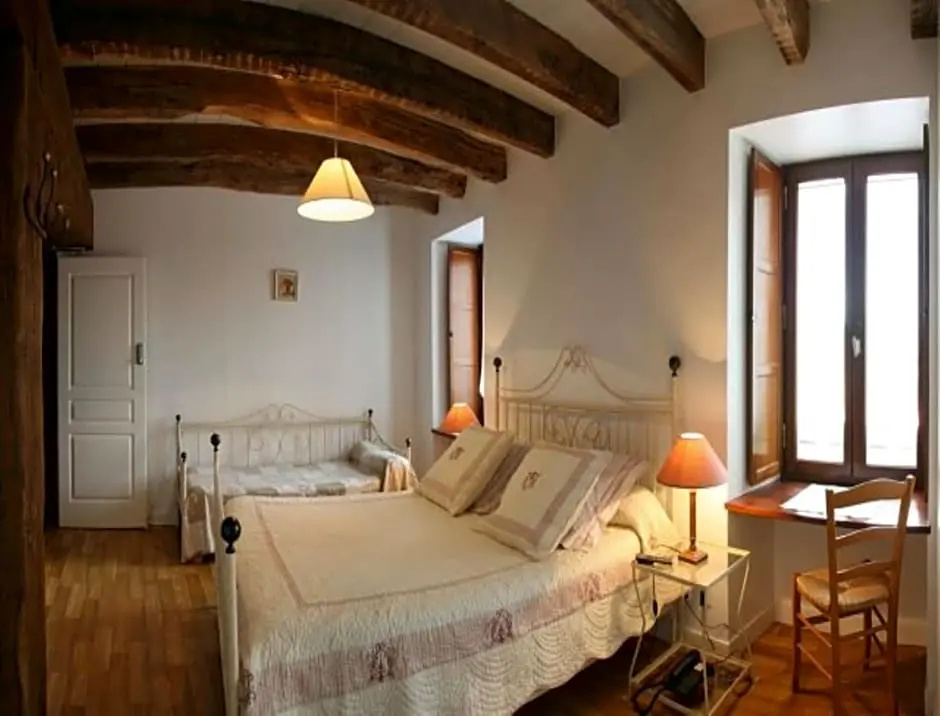 Voir la photo 2 — Auberge Saint Hernin