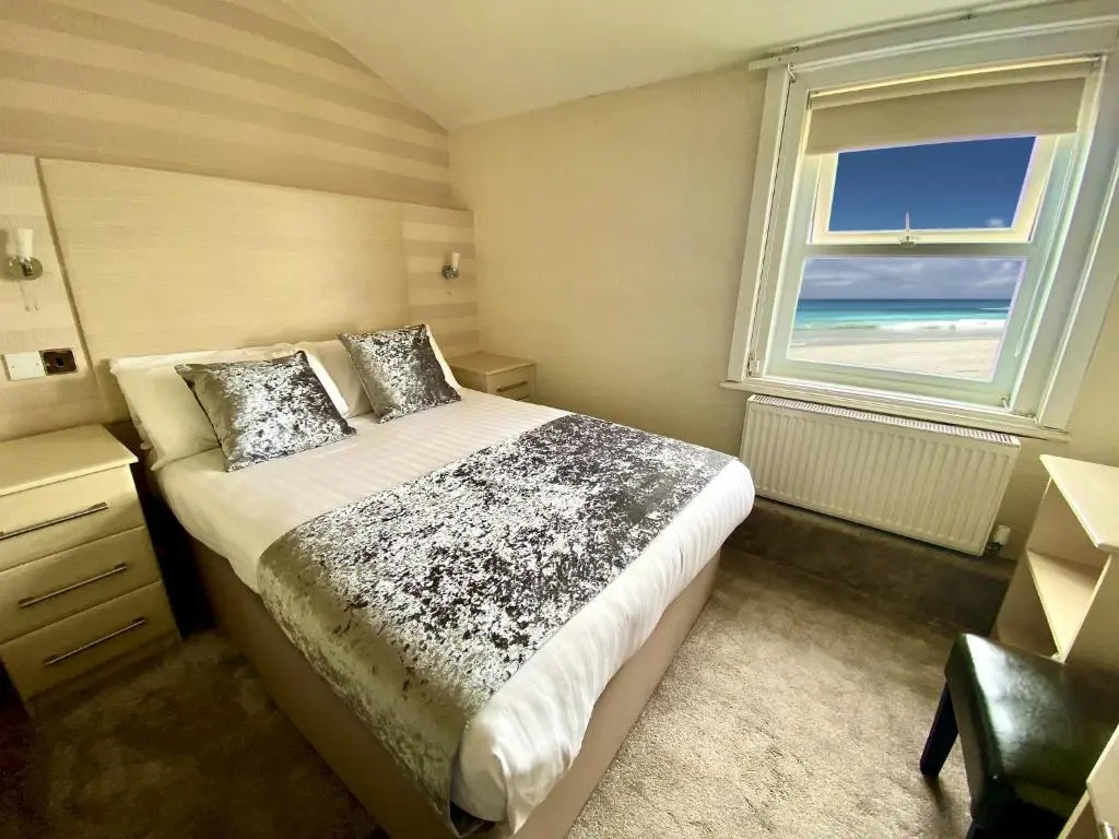Standard Double room with sea view (full double bed)