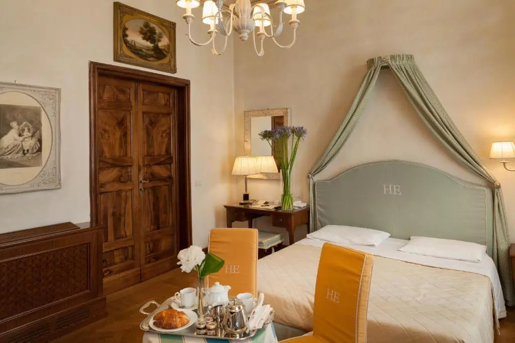Deluxe Double room (full double bed)