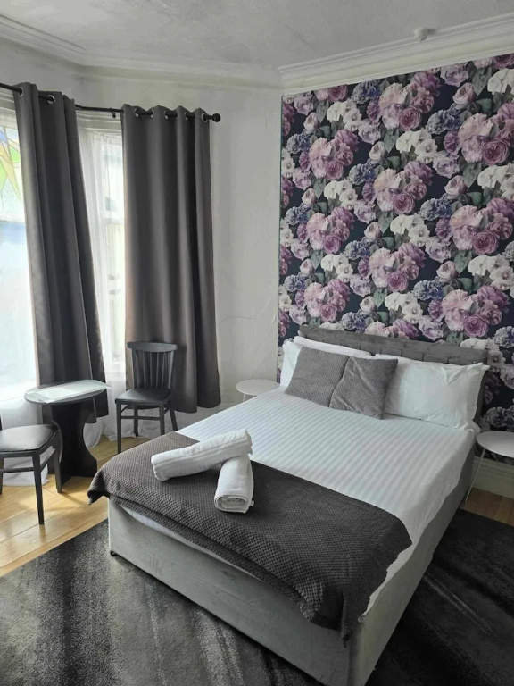 Classic Double room (full double bed)