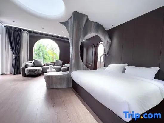 4 Bedrooms Villa