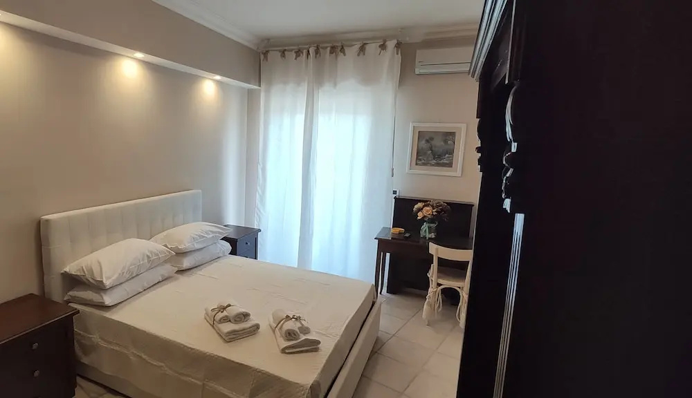 Superior Double room with partial sea view (full double bed)