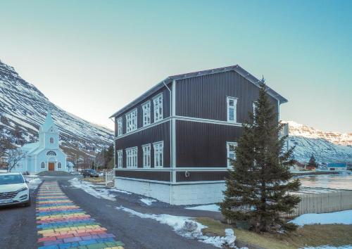 Við Lónið guesthouse by null