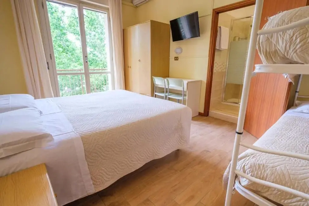 Only Room Hotel — 2