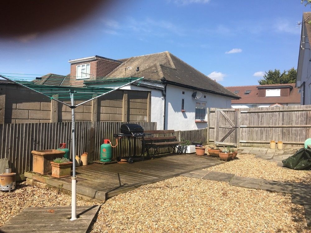 Thomas Deluxe Bungalow