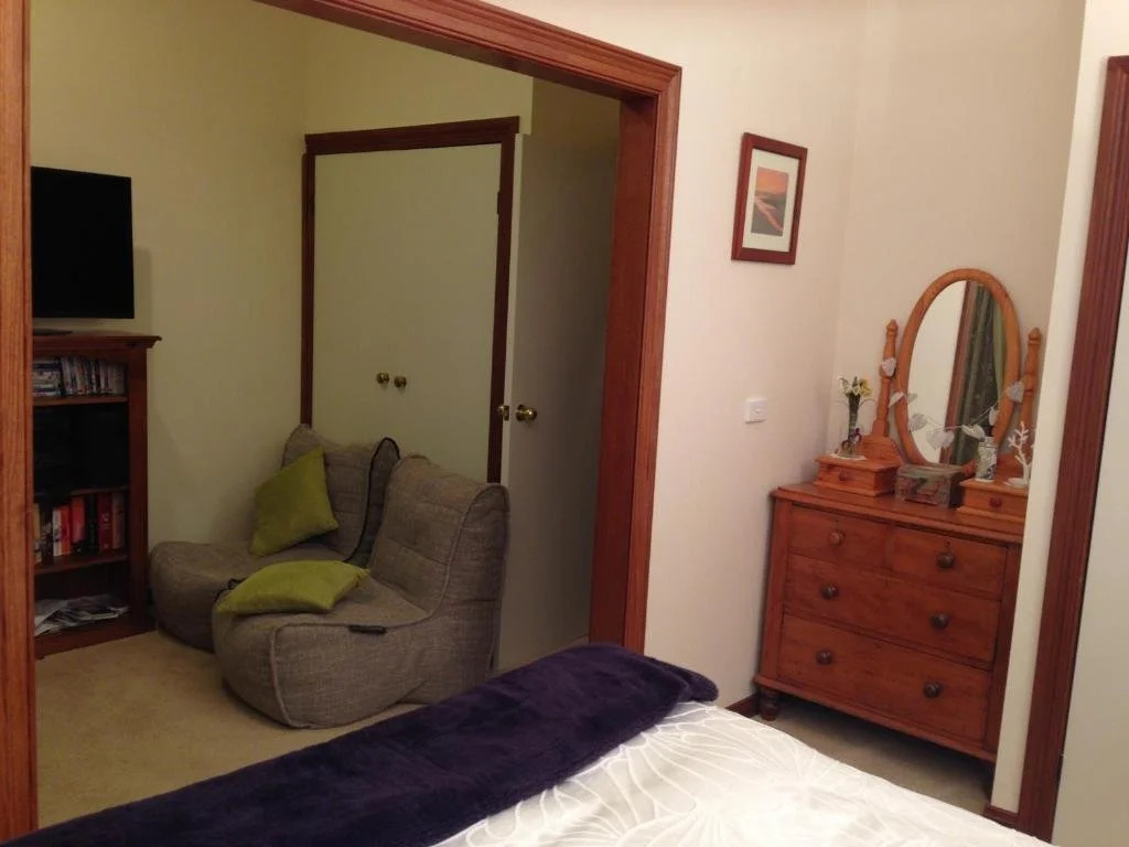Mornington Cherry Blossom Bedsit