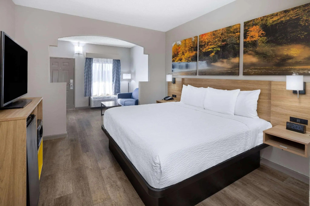 Double Suite (full double bed)