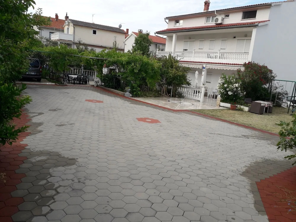 Charming Palit Kroatien Holiday House With Garden