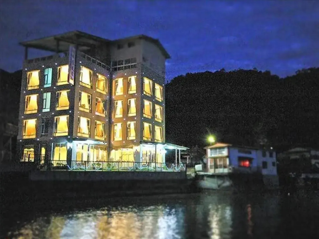 Shui Yang Lakeview House with Elevator