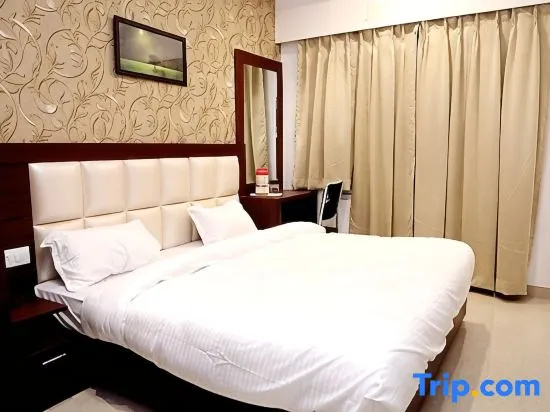 Hotel Golden Crown - 600m to Kashi Vishwanath Temple