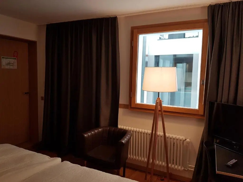 East-West Riverside Hotel - Chambres