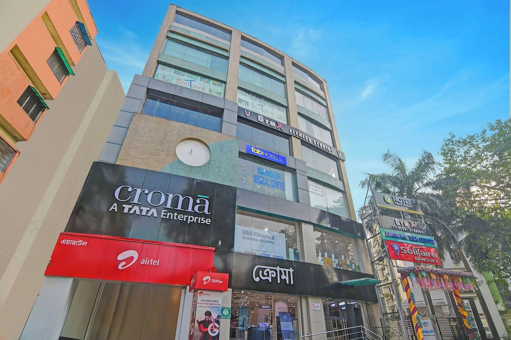 Fabhotel The Crown Aura