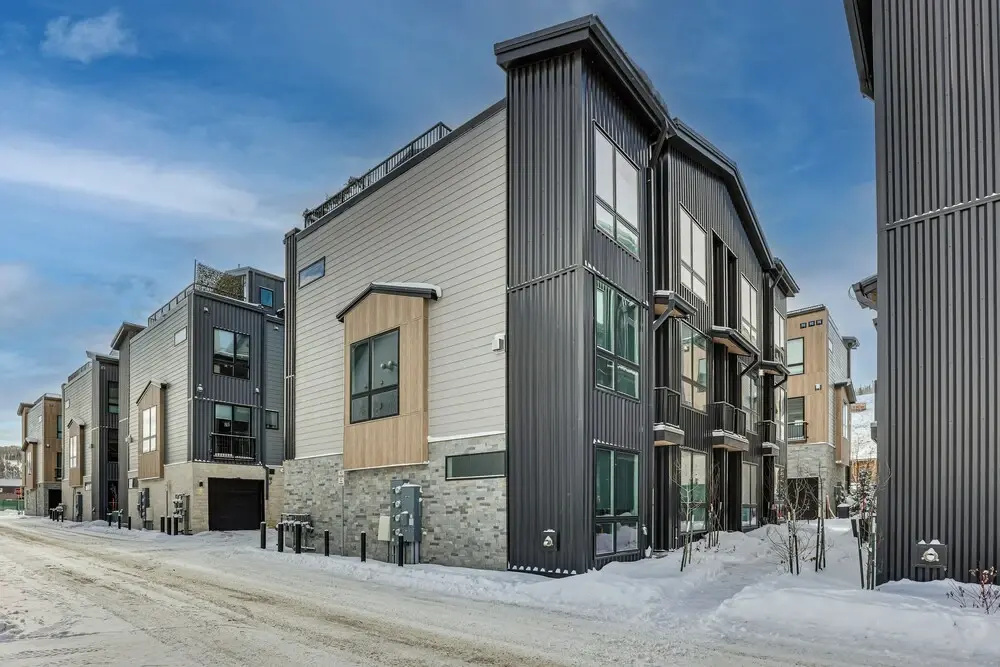 Silverthorne Townhome w/ Hot Tub: Walk to Town!